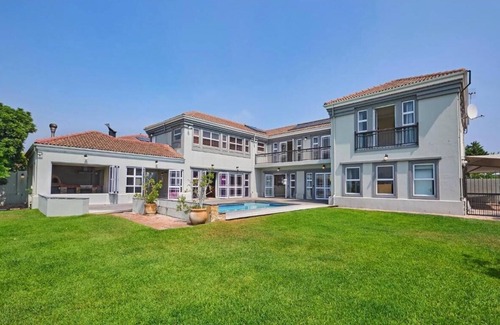 Sunset Beach Villa | An amazing villa overlooking the golfcourse and only 5 minute walk to the beach.