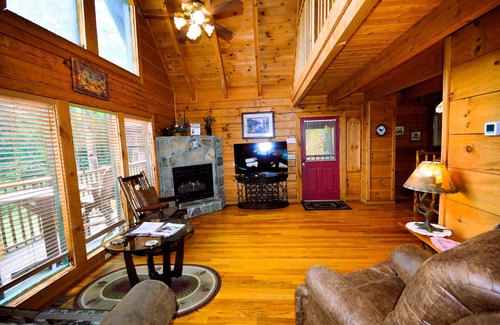 Gatlinburg - Pigeon Forge Cabin | An Angels View Pet Friendly Cabin with Mountain Views