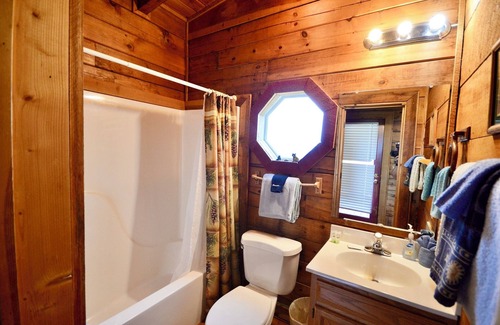 Gatlinburg - Pigeon Forge Cabin | An Angels View Pet Friendly Cabin with Mountain Views