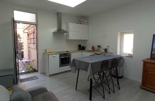 Lion-sur-Mer Apartment | An apartment with your feet in the sand