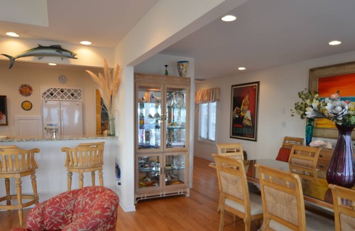 Emerald Isle House | An art lover's dream~oceanfront@Point~exquisite decor~pool~ small dogs allowed