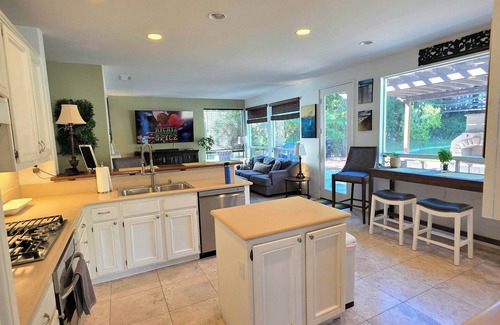 Rancho Penasquitos House | An Artist's Dream 3-Bedroom Retreat with Pool, Hot Tub, Firepit, BBQ island