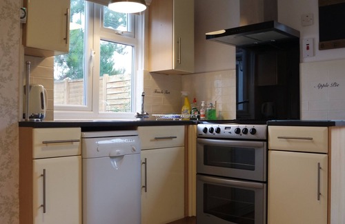 Heacham Cottage | An attractive, pet friendly cottage, with enclosed south facing garden.