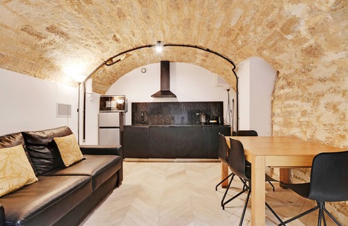 Saint-Germain-l'Auxerrois Apartment | An Atypical 1-BR in Place Vendôme/Tuileries