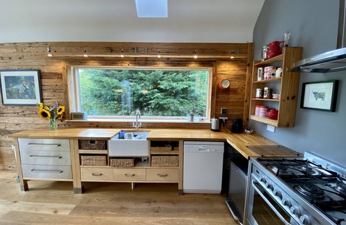 Nethy Bridge House | An Cala, (the Haven) Cairngorm National Park, Nethy Bridge, hot tub
