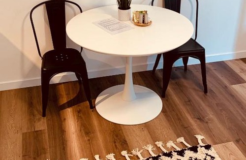 Homburg Apartment | An der Uni Klinik Homburg, Neueröffnung Exklusiv neu renoviertes Apartment mit Küche und Badezimmer