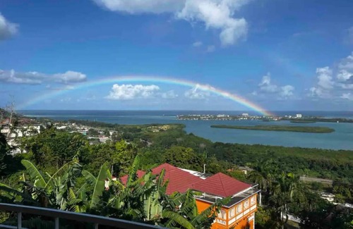Reading House | An earthy, comfortable stay over looking the city. Close beaches, food, airport