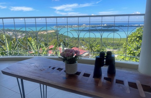Reading House | An earthy, comfortable stay over looking the city. Close beaches, food, airport