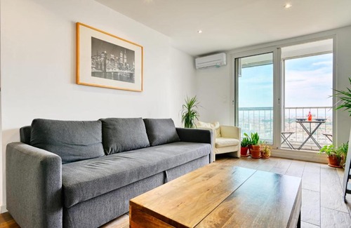 4th Arrondissement Apartment | An elegant apartment with a breathtaking view of the surrounding area