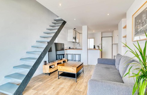 4th Arrondissement Apartment | An elegant apartment with a breathtaking view of the surrounding area