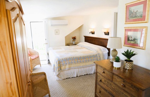 Dennis Port Bed & Breakfast | An English Garden Bed & Breakfast - King Room with Balcony