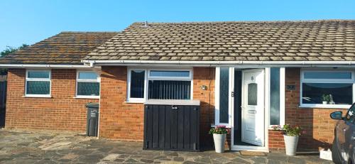 Margate House | An entire two bed sea side bungalow with lazy spa