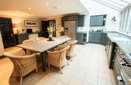 Newport House | An exceptional place to gather on the sea shore