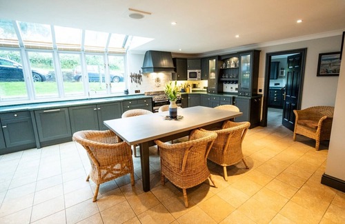 Newport House | An exceptional place to gather on the sea shore
