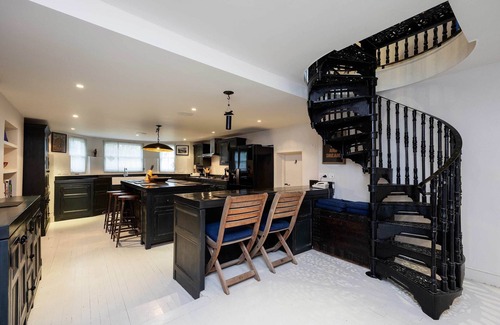 North Kensington Apartment | An Idyllic Escape, by Veeve
