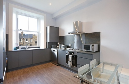 Newington Apartment | An impressive 3-bedroom apartment, sleeping 6 guests, in a fabulous location.