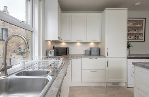 North Berwick Cottage | An impressive and unique 3-bedroom cottage in a picturesque countryside setting. Sleeps 5.