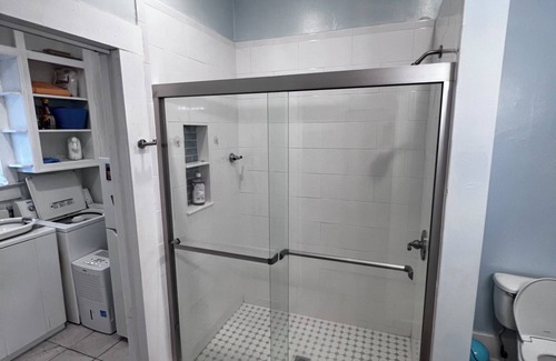 Wilmington House | An independent suite in a cute lilac 104 years old house in Wilmington!