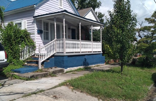 Wilmington House | An independent suite in a cute lilac 104 years old house in Wilmington!