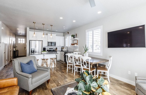 Washington Fields House | An Oasis View @ Freedom Village | Perfect for Large Groups | Community Amenities