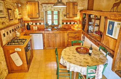 Daglan Cottage | An old hillside cottage, with a beautiful pool and stunning views
