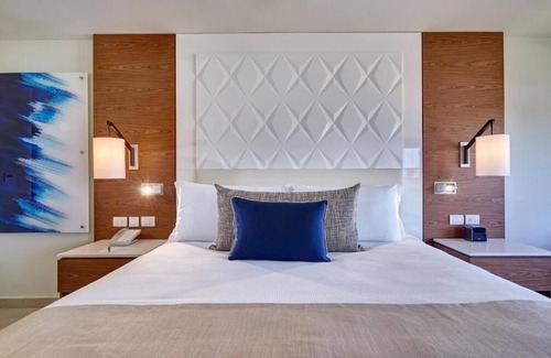 Morne Rouge House | An Undeniable Jewel in Location! FREE Parking, Close to Camerhogne Park!
