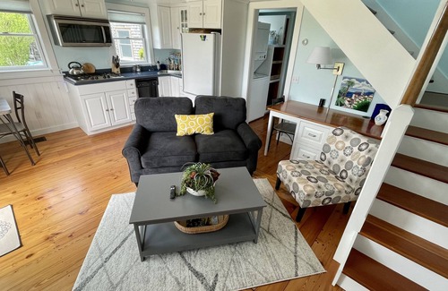 West of Town Cottage | An Unforgettable Romantic Retreat at Hidden Meadow Cottage for two adults