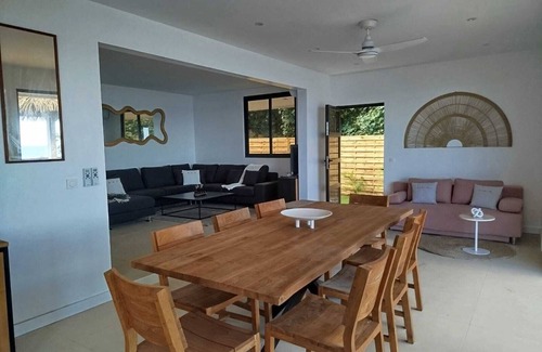 Moorea-Maiao Villa | An unusual haven of peace overlooking the turquoise lagoon of Haapiti in Moorea