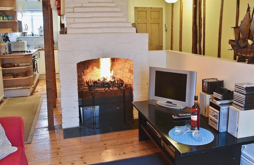 Rye Cottage | An unusual two-storey apartment with beams and an open fire.