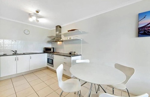 Surfers Paradise Apartment | Anacapri Holiday Resort Apartments