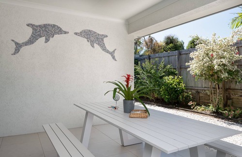 Trinity Beach House | Ananas Beach House🍍Private heated pool 🏊 5min walk to beach 🏝 Free Netflix🍿