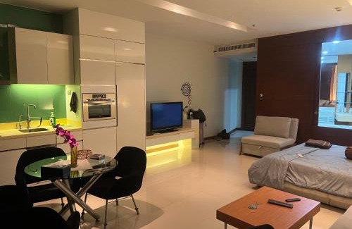 North Pattaya Apartment | Ananya Beachfront Wongamat Paradise