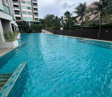 North Pattaya Apartment | Ananya Beachfront Wongamat Paradise