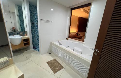 North Pattaya Apartment | Ananya Beachfront Wongamat Paradise