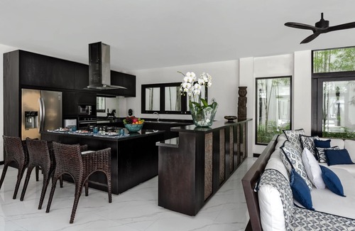 Sunset Road House | Anaya Manis | 9BR Seminyak Villa w/Gym & Pools