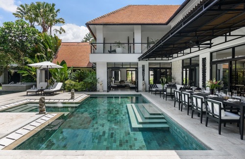 Sunset Road House | Anaya Manis | 9BR Seminyak Villa w/Gym & Pools