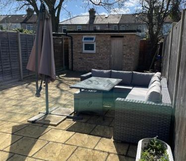 Highams Park Apartment | Anazing Studios 2 - North East London - Chingford