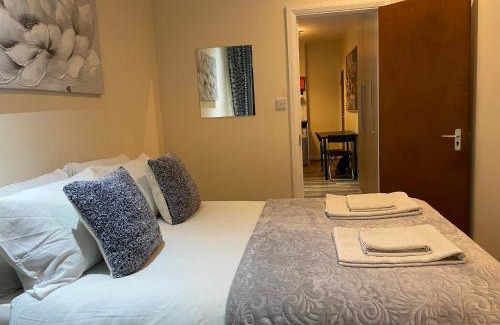 Highams Park Apartment | Anazing Studios 2 - North East London - Chingford