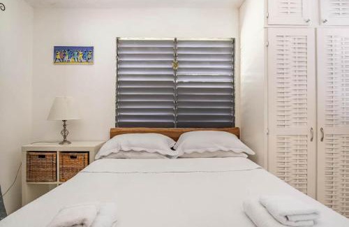 Runaway Bay Apartment | Ancella's Garden Apartment-Beach-5min Drive, 1 hr Montego Bay, 25 mins Ocho Rios, Continental Breakfast