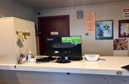 Reedsport Hotel | Anchor Bay Inn near Winchester Bay
