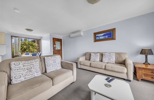 Merimbula House | Anchor Bell Apartments: (Sleeps 5)