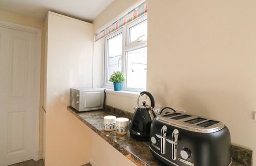 Weymouth Cottage | ANCHOR COTTAGE, family friendly in Brewers Quay Harbour