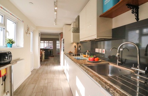 Weymouth Cottage | ANCHOR COTTAGE, family friendly in Brewers Quay Harbour