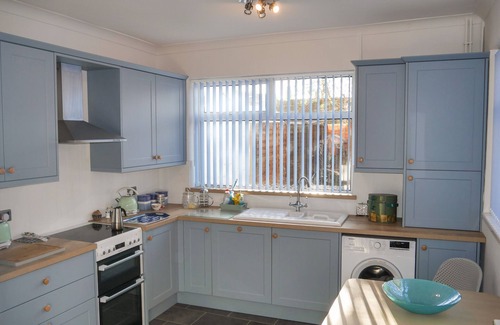 Cleethorpes Cottage | ANCHOR COTTAGE, pet friendly, with a garden in Cleethorpes