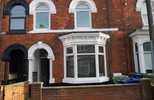 Cleethorpes Cottage | ANCHOR COTTAGE, pet friendly, with a garden in Cleethorpes