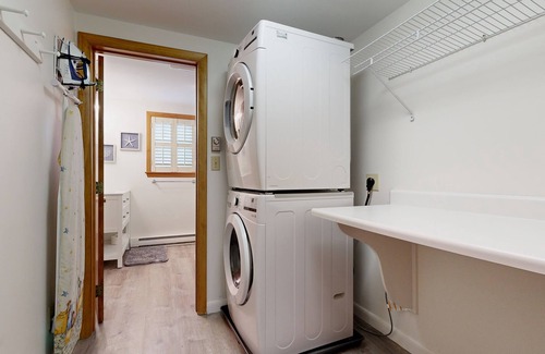 Southern Coast Apartment | Anchor Down Beach Cottage A|Pet Friendly| Bayley Vacation Renrtals