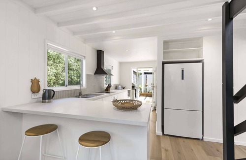 Surf Coast House | Anchor House I Pet Friendly I Walk to beach!