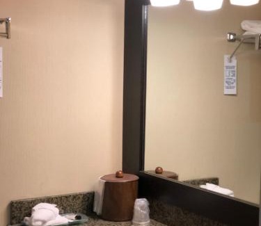 Campbell River Hotel | Anchor Inn and Suites