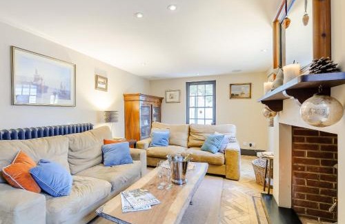 Faversham House | Anchor Light Cottage