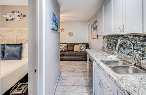 Corpus Christi Condo | Anchor Resort 122 | Condo with in/outdoor pools, dock, beach access, BBQ area